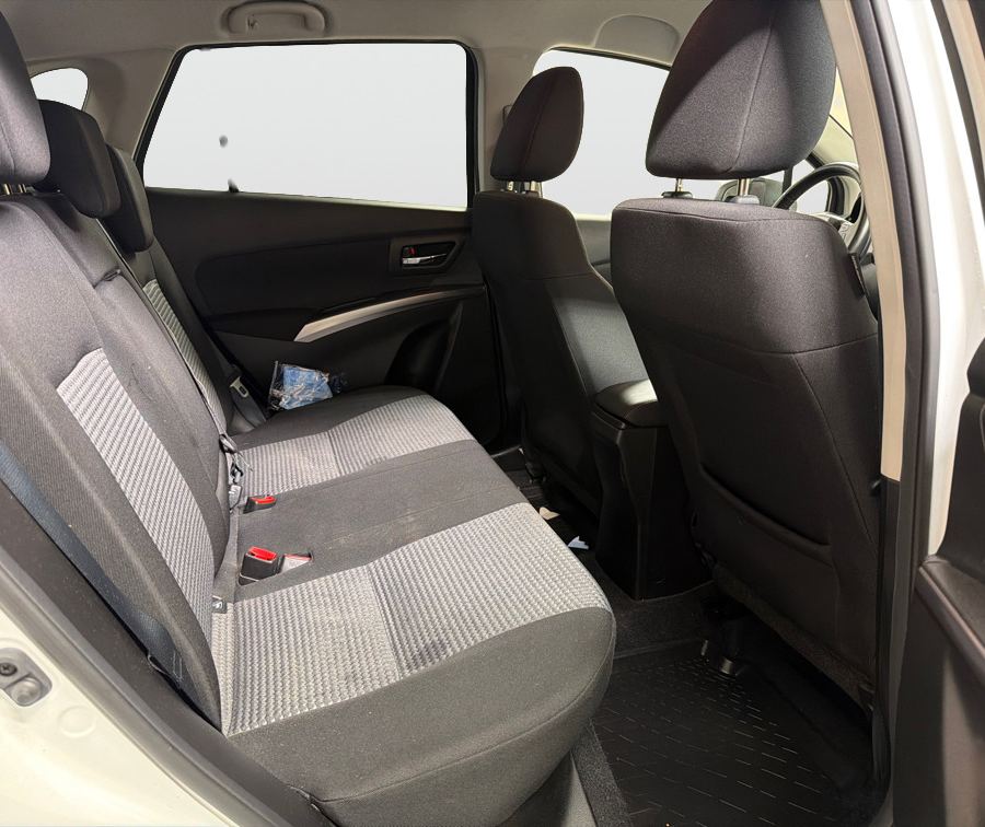 Suzuki S-Cross 1.5 Hybrid AllGrip Aut Kamera MOMS 101hk – bild 7 av 9
