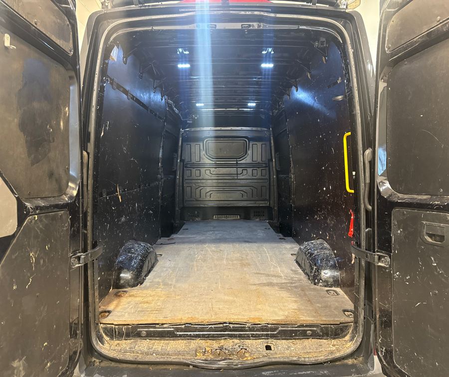 Volkswagen Crafter 35 2.0 TDI 4Motion Aut Drag Värmare Navi MOMS 177hk – bild 7 av 8