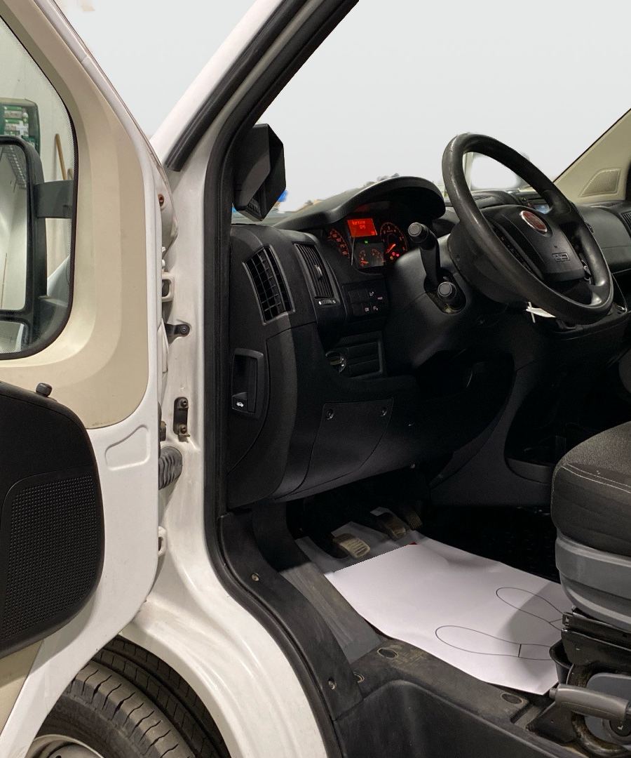 Fiat Ducato 35 Maxi L4 Flak Kapell Backkamera 3-sits MOMS 130hk – bild 5 av 6
