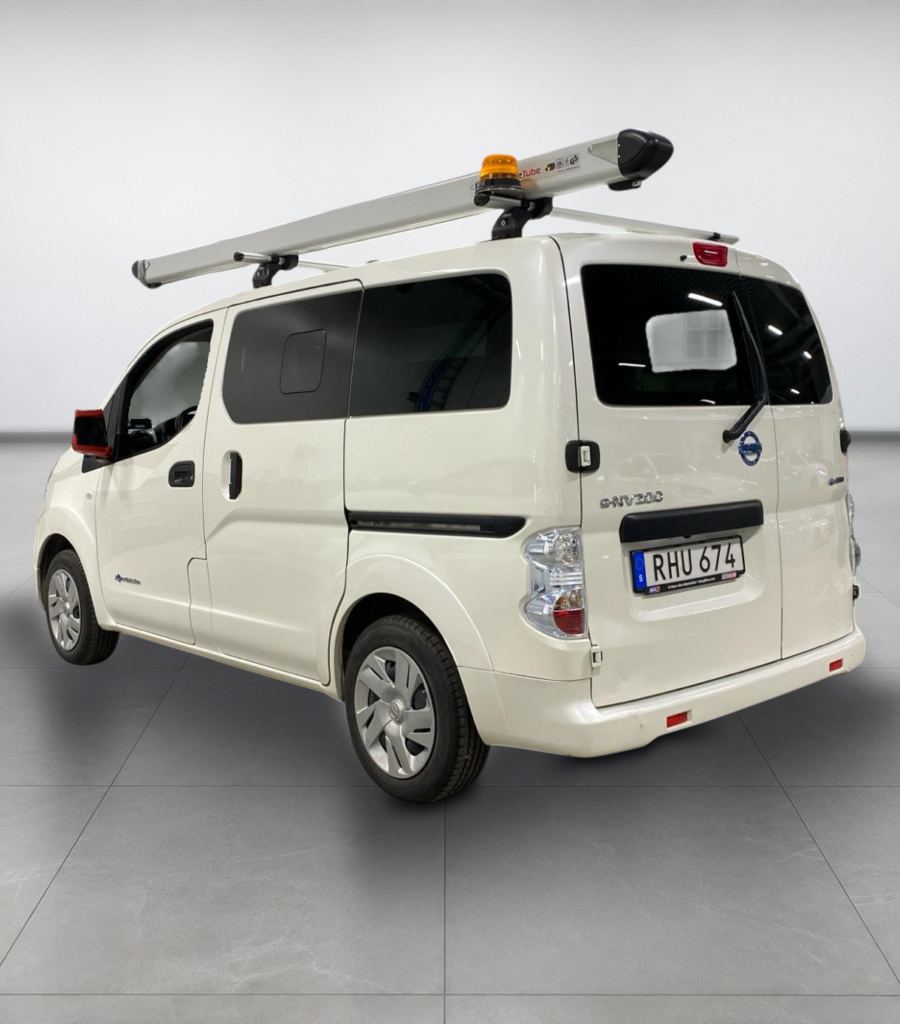 Nissan e-NV200 24 kWh Hyllinredning Takräcke Navi Kamera 109hk – bild 3 av 10