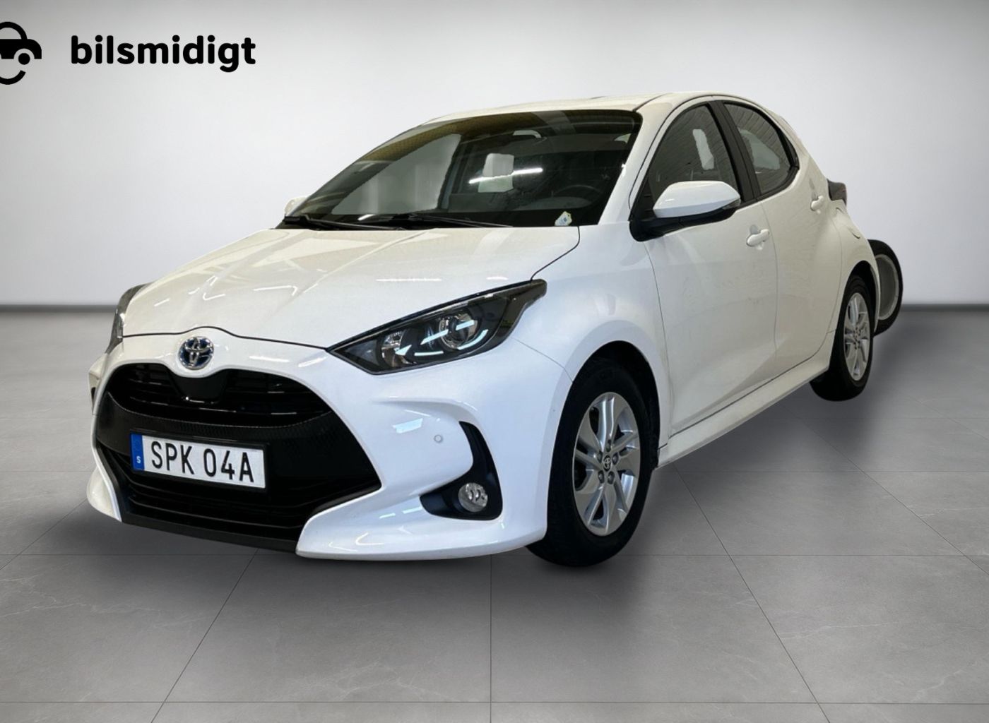 Toyota Yaris Hybrid 1.5 CVT Active Kamera Komfortpaket MOMS 116hk – bild 1 av 5