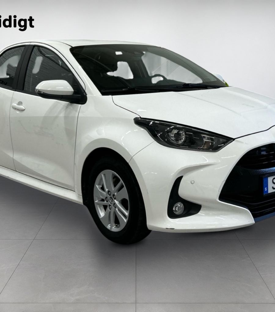 Toyota Yaris Hybrid 1.5 CVT Active Kamera Komfortpaket MOMS 116hk – bild 2 av 5