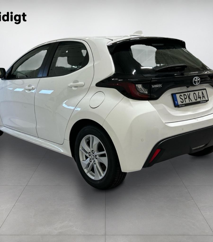 Toyota Yaris Hybrid 1.5 CVT Active Kamera Komfortpaket MOMS 116hk – bild 3 av 5