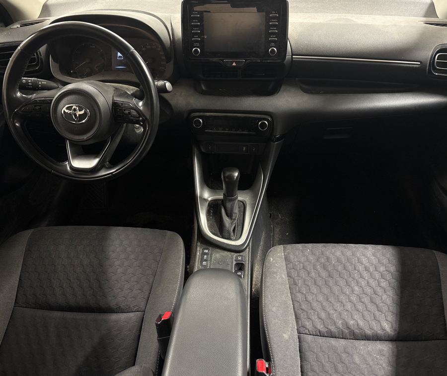 Toyota Yaris Hybrid 1.5 CVT Active Kamera DAB MOMS 116hk – bild 2 av 6