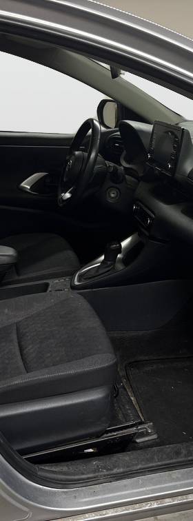 Toyota Yaris Hybrid 1.5 CVT Active Kamera DAB MOMS 116hk – miniatyr 3