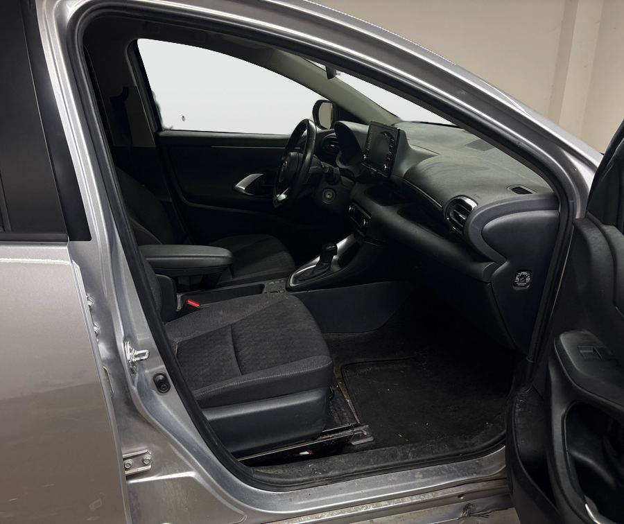 Toyota Yaris Hybrid 1.5 CVT Active Kamera DAB MOMS 116hk – bild 3 av 6