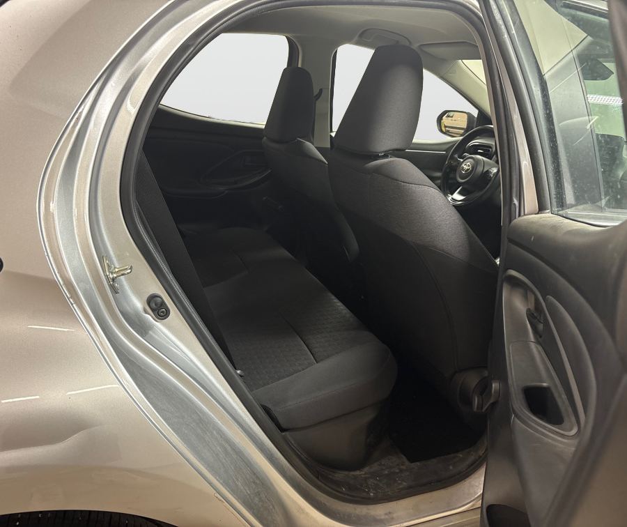 Toyota Yaris Hybrid 1.5 CVT Active Kamera DAB MOMS 116hk – bild 4 av 6