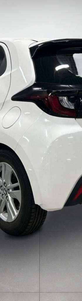 Toyota Yaris Hybrid 1.5 CVT Active Backkamera MOMS 116hk – miniatyr 2