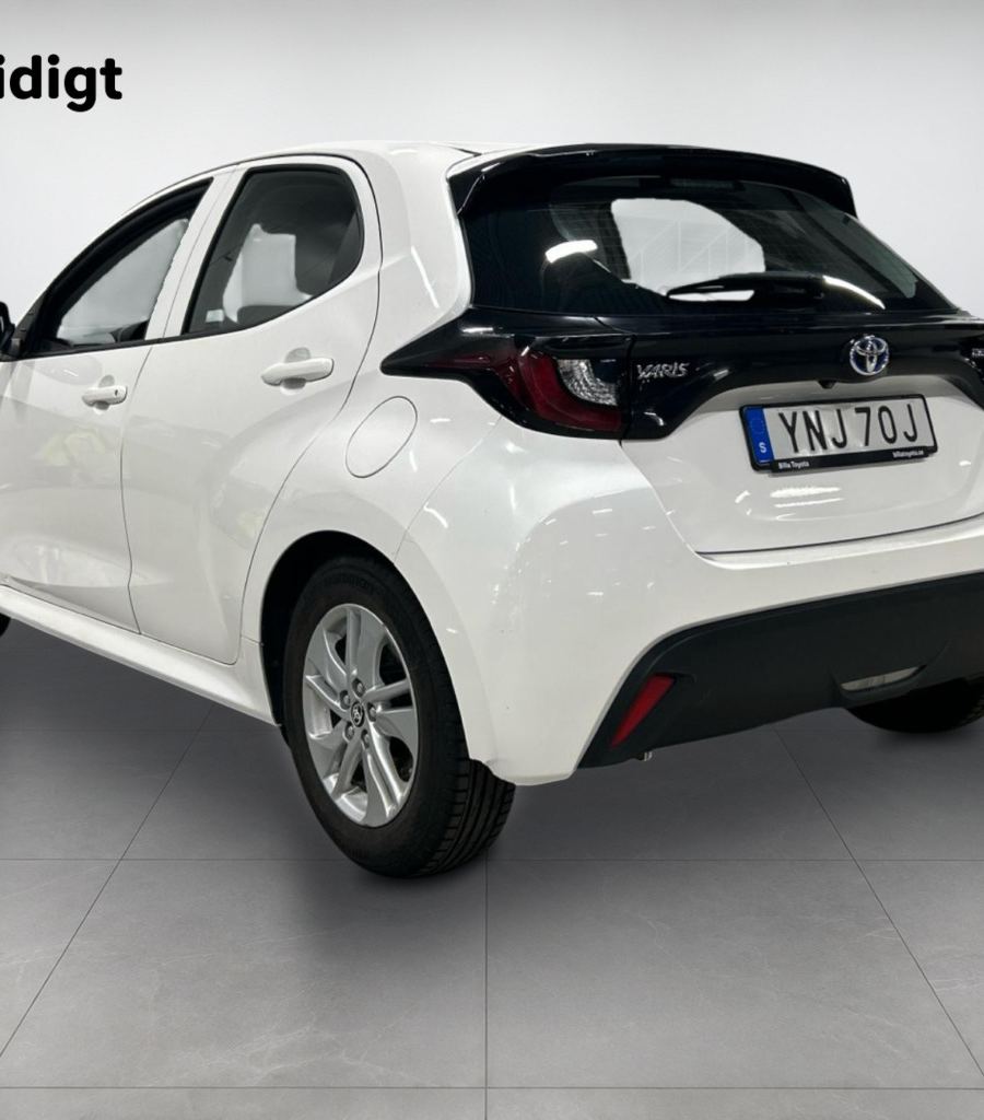 Toyota Yaris Hybrid 1.5 CVT Active Backkamera MOMS 116hk – bild 2 av 3