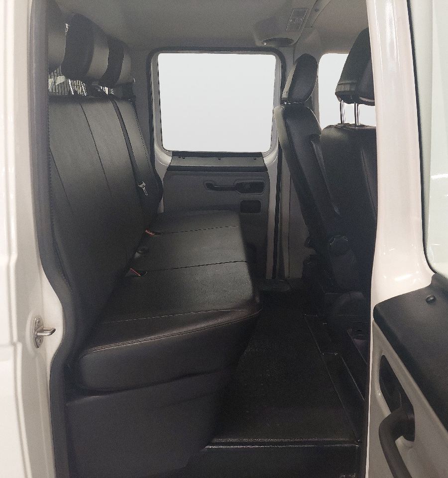 Volkswagen Transporter Dubbelhytt 2.0 TDI 4Motion Drag Värmare MOMS 150hk – bild 7 av 9
