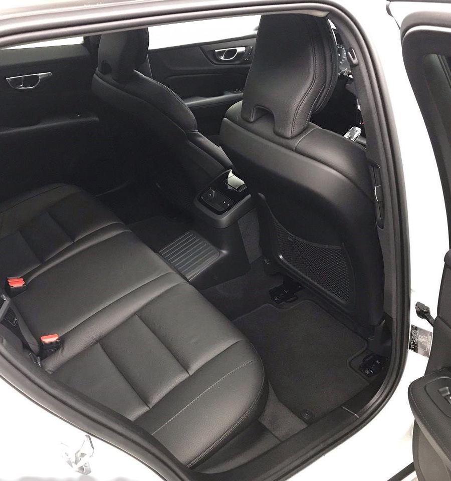 Volvo V60 Recharge T6 AWD Inscription Pano Skinn Navi MOMS 341hk – bild 6 av 7